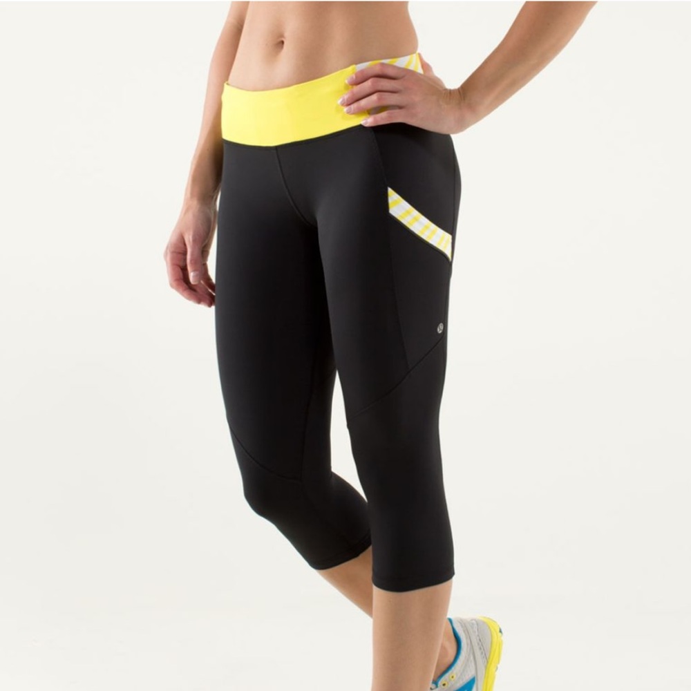 Lululemon Run Mod Moves Crop Leggings Black Sizzle Twin Stripe Sizzle Size 10